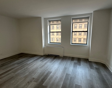 West 34th Street - Photo Thumbnail 4
