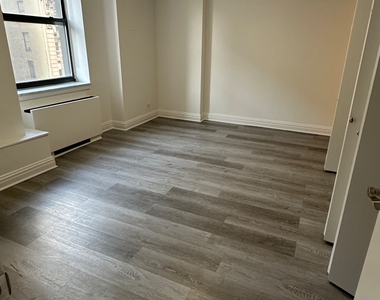 West 34th Street - Photo Thumbnail 7