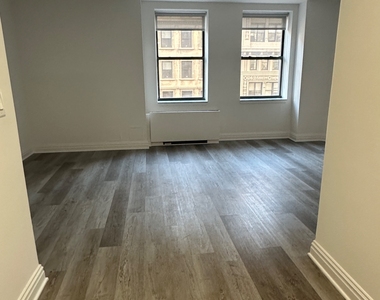 West 34th Street - Photo Thumbnail 15