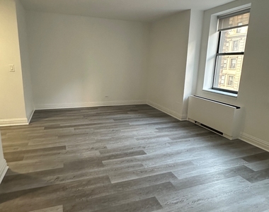 West 34th Street - Photo Thumbnail 6