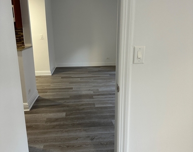West 34th Street - Photo Thumbnail 3