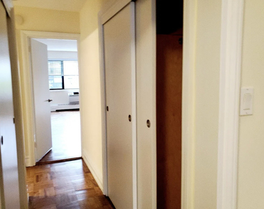 420 East 79th Street - Photo Thumbnail 4
