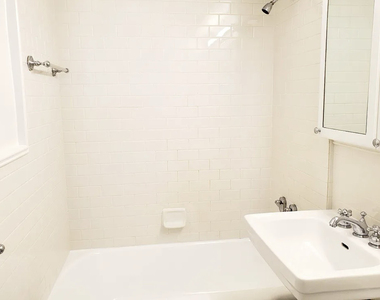 420 East 79th Street - Photo Thumbnail 6