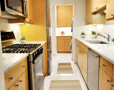 420 East 79th Street - Photo Thumbnail 2