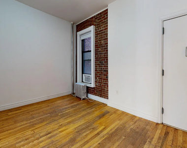 East 91st Street - Photo Thumbnail 3