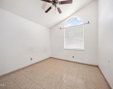 11648 Lake Erie Drive - Photo Thumbnail 18