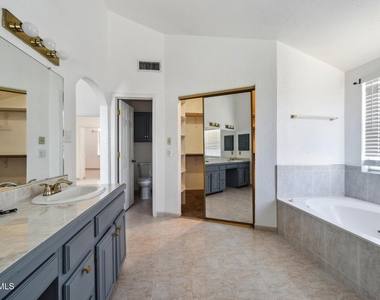11648 Lake Erie Drive - Photo Thumbnail 24