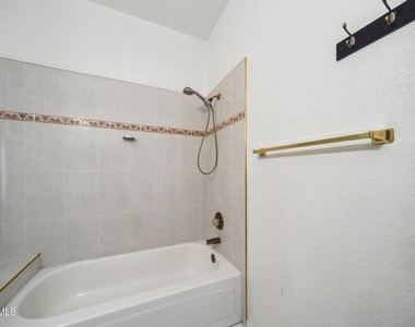 11648 Lake Erie Drive - Photo Thumbnail 14
