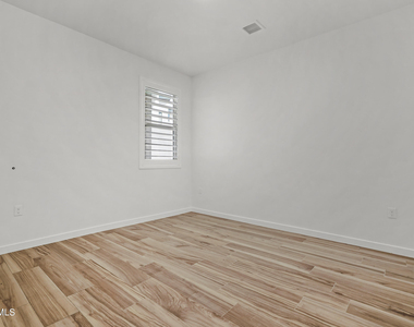 13637 Chepstow Court - Photo Thumbnail 23