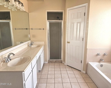1120 Coyote Lane - Photo Thumbnail 10