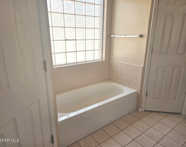 1120 Coyote Lane - Photo Thumbnail 11