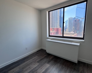 West 43rd Street - Photo Thumbnail 1