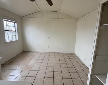 1018 Lakewood Road - Photo Thumbnail 16