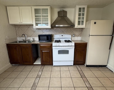 1018 Lakewood Road - Photo Thumbnail 5