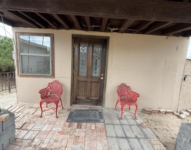 1018 Lakewood Road - Photo Thumbnail 3