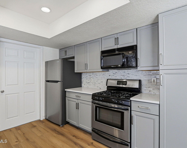 5205 Valley Spring Way - Photo Thumbnail 11