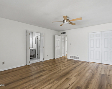5205 Valley Spring Way - Photo Thumbnail 12