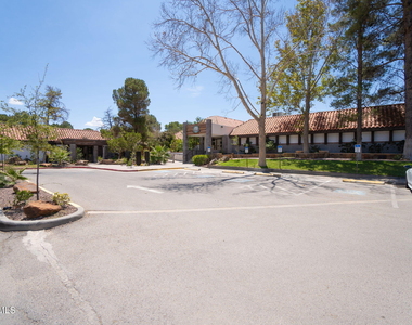 5205 Valley Spring Way - Photo Thumbnail 3