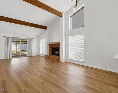 5205 Valley Spring Way - Photo Thumbnail 8