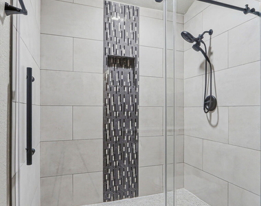 5205 Valley Spring Way - Photo Thumbnail 14