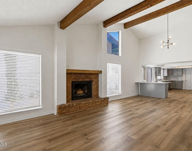 5205 Valley Spring Way - Photo Thumbnail 7