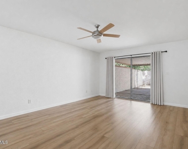 5205 Valley Spring Way - Photo Thumbnail 9