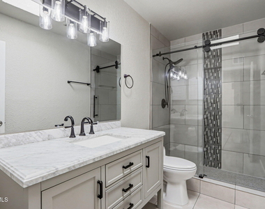5205 Valley Spring Way - Photo Thumbnail 17