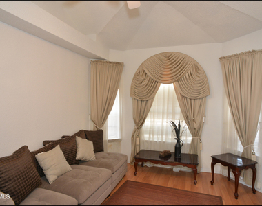7528 Luz De Lumbre Avenue - Photo Thumbnail 4