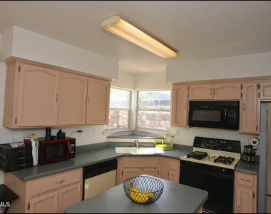 7528 Luz De Lumbre Avenue - Photo Thumbnail 12
