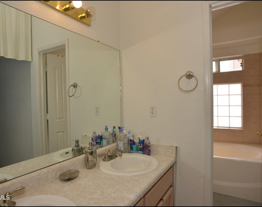 7528 Luz De Lumbre Avenue - Photo Thumbnail 20