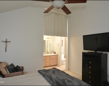 7528 Luz De Lumbre Avenue - Photo Thumbnail 18
