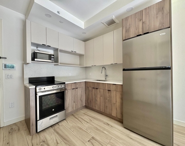 2718 Church Avenue - Photo Thumbnail 6