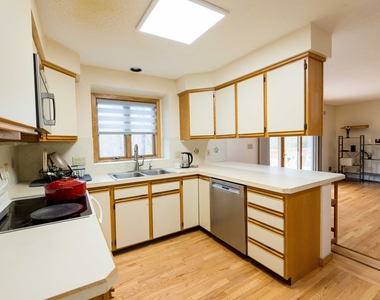 18 Clifford Avenue - Photo Thumbnail 7
