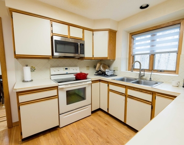 18 Clifford Avenue - Photo Thumbnail 8