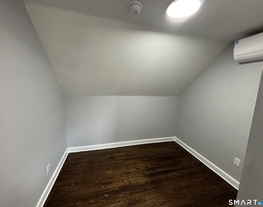 231 Goddard Avenue - Photo Thumbnail 5