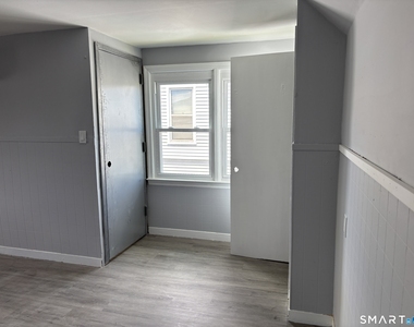 231 Goddard Avenue - Photo Thumbnail 7