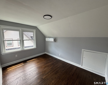 231 Goddard Avenue - Photo Thumbnail 2