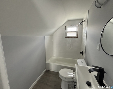 231 Goddard Avenue - Photo Thumbnail 4