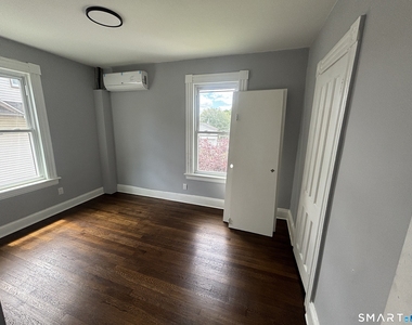 231 Goddard Avenue - Photo Thumbnail 5