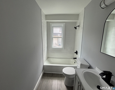 231 Goddard Avenue - Photo Thumbnail 4