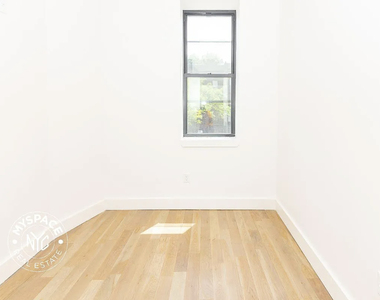 709 Sterling Place - Photo Thumbnail 3