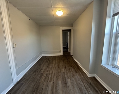 460 Main Street - Photo Thumbnail 3