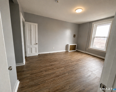 460 Main Street - Photo Thumbnail 3