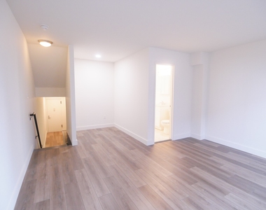 359 East 62nd Street - Photo Thumbnail 2