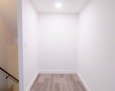 359 East 62nd Street - Photo Thumbnail 6