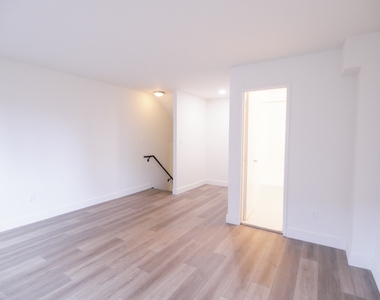 359 East 62nd Street - Photo Thumbnail 3