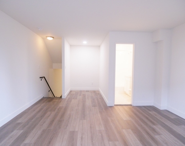359 East 62nd Street - Photo Thumbnail 4