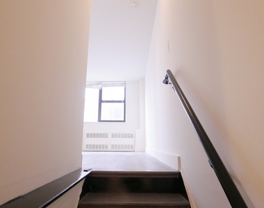 359 East 62nd Street - Photo Thumbnail 1