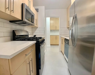 420 East 79th Street - Photo Thumbnail 2