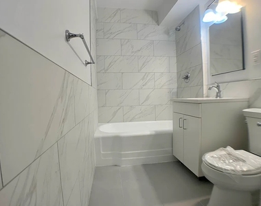 420 East 79th Street - Photo Thumbnail 3